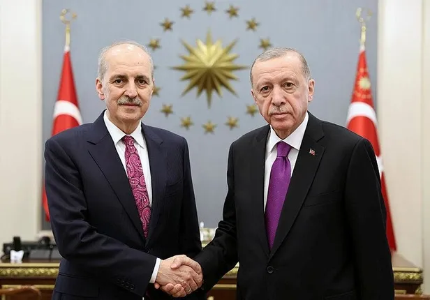 baskan-erdogan-yeni-tbmm-baskani-numan-kurtulmusu-cumhurbaskanligi-kulliyesinde-kabul-etti-1686162427004.jpeg Başkan Erdoğan yeni TBMM Başkanı Numan Kurtulmuş'u Cumhurbaşkanlığı Külliyesinde kabul etti-4