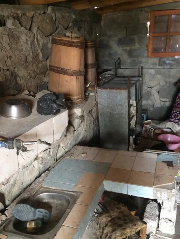 rize-camlihemsinde-ayilar-25-evdeki-esyalari-parcaladi-1607330628795.jpg Rize Çamlıhemşin'de ayılar 25 evdeki eşyaları parçaladı-7