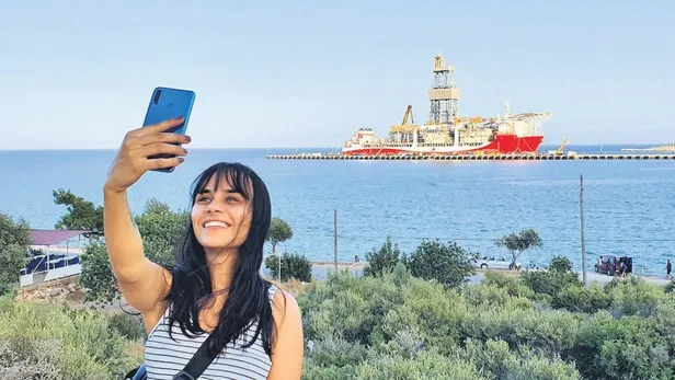 avrupa-akdenizde-rumlari-masa-olarak-kullandi-yunanistan-ve-fransa-ucuruma-yol-aldi-1599785715834.jpeg Avrupa Akdeniz’de Rumlar’ı maşa olarak kullandı! Yunanistan ve Fransa uçuruma yol aldı...-2