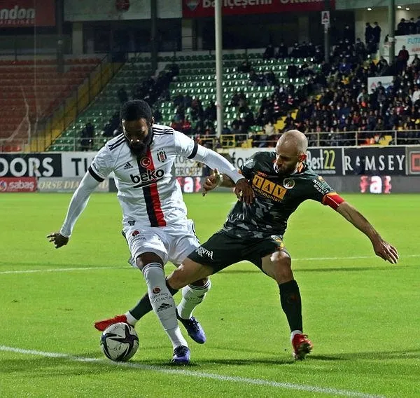 besiktasta-kritik-zirve-kotu-sonuclar-masaya-yatirilacak-1637528254647.jpeg Beşiktaş’ta kritik zirve! Yönetim Sergen Yalçın'la bir araya gelerek kötü sonuçları masaya yatırılacak-10