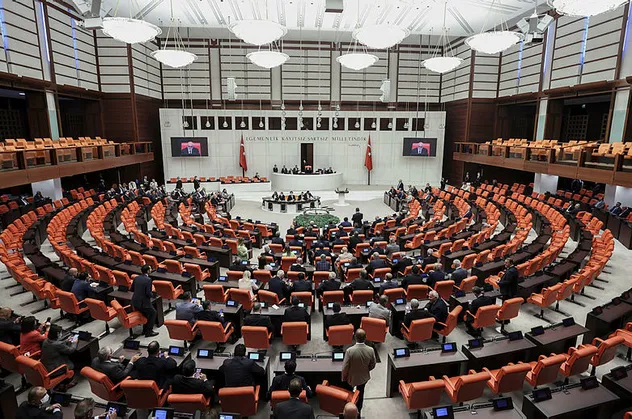 CHP'de olağanüstü fire! İmza verdiler Meclis'e gitmediler