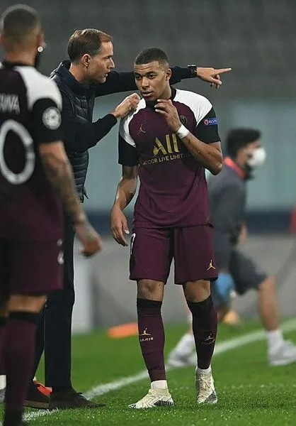 Medipol Başakşehir PSG maçına damga vuran kare! Tuchel'in kafası karıştı-4