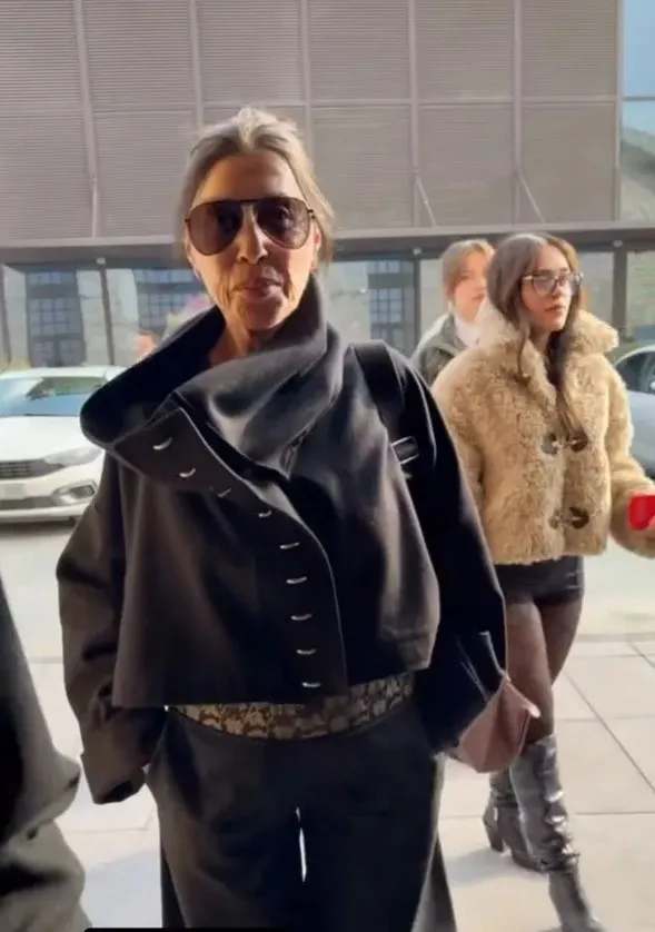 20-yildir-ayni-pantolonu-giyiyor-nebahat-cehreden-cok-konusulacak-itiraf-1764744806591.jpg 20 yıldır aynı pantolonu giyiyor: Nebahat Çehre’den çok konuşulacak itiraf-3