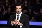 Alyans'ın sözlük tanımına göre avuç içleri kendisine dönük ve parmak uçları yukarı şekilde ellerine bakan biri nişanda taktığı alyans sağdan kaçıncı sıradaki parmağındadır?