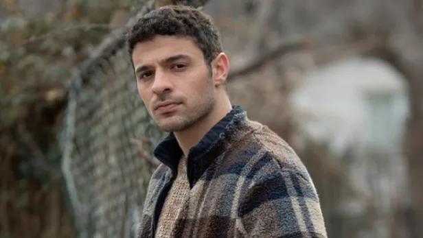 kardeslerim-dizisinin-kadiri-halit-ozgur-sari-geri-donuyor-ayriligi-kisa-surdu-kirmizi-odanin-muratiydi-eski-projesine-gecis-yapti-1639476558405.jpg Kardeşlerim dizisinin Kadir'i Halit Özgür Sarı geri dönüyor ayrılığı kısa sürdü! Kırmızı Oda'nın Murat'ıydı eski projesine geçiş yaptı-5