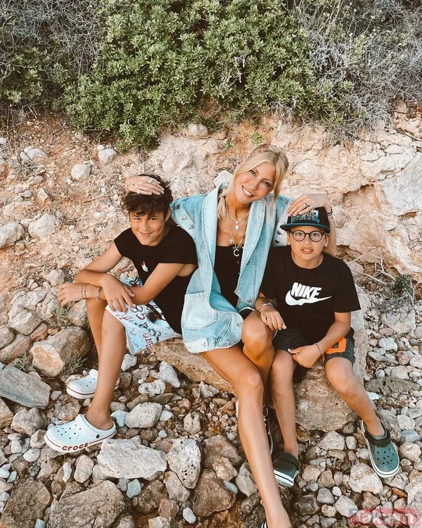 Çağla Şıkel’in karın kaslarını gören inanamadı! 43 yaşındaki Çağla paylaştı sosyal medya çalkalandı! “Kim der 2 çocuk annesi” - 2