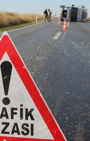 Ankara'da feci kaza! Elektrik direği devrildi 5 araç birbirine girdi
