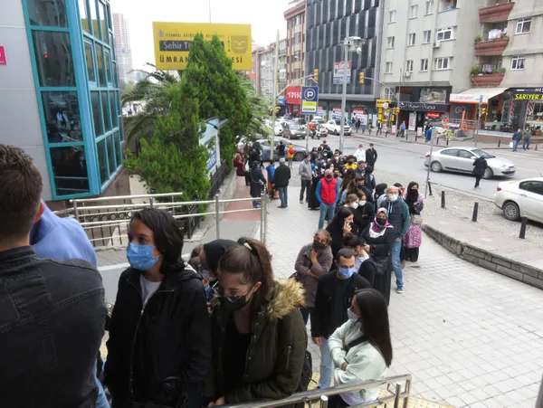 tarih-bunu-yazar-2021-yilinda-chp-donemi-istanbulu-istanbulkart-icin-yagmur-altinda-kuyruk-1633250922544.jpg Tarih bunu yazar! 2021 yılında CHP dönemi İstanbulu: İstanbulkart için yağmur altında kuyruk-8