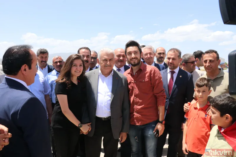 Binali Yıldırım'ı memleketinde yüzlerce hemşehrisi uğurladı! Tokalaşma kuyruğu 1 saat sürdü