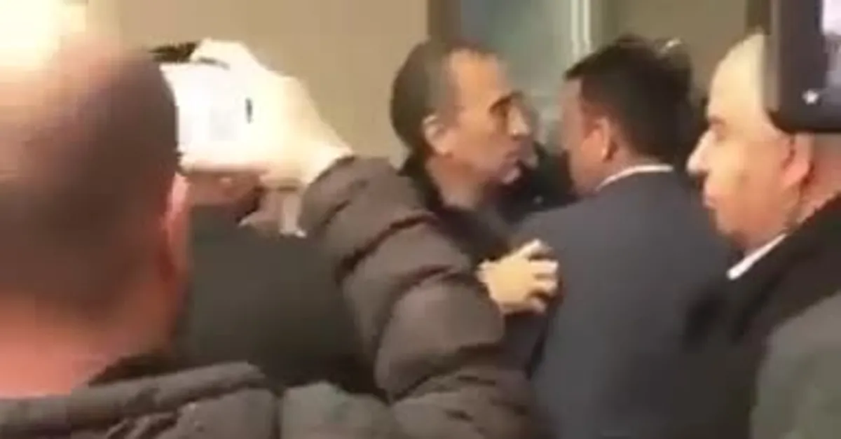 CHP'li büyükşehir belediyelerinin toplantısı karıştı: Genel başkanın 75 yaşında adam olmasın diyen adamlarsınız