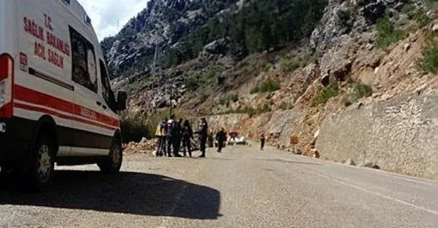 Adana’da acı olay! Üzerine kaya devrilen otomobildeki öğretmenler hayatını kaybetti