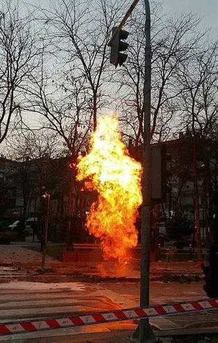 Ankara'da doğalgaz borusu patladı! Alev alev...