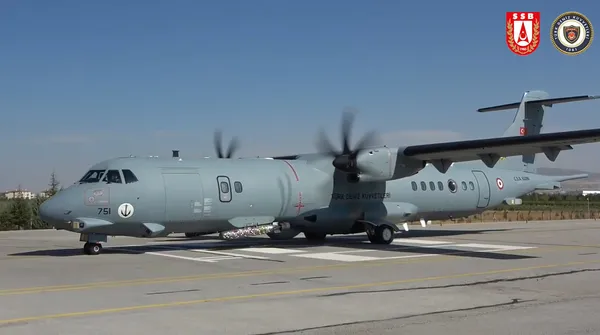 son-dakika-meltem-3-projesi-kapsaminda-gelistirilen-mavi-vatani-koruyacak-ilk-p-72-deniz-karakol-ucagi-teslim-edildi-1607685408136.jpg SON DAKİKA: Meltem-3 Projesi kapsamında geliştirilen Mavi Vatan'ı koruyacak ilk P-72 Deniz Karakol Uçağı teslim edildi-8