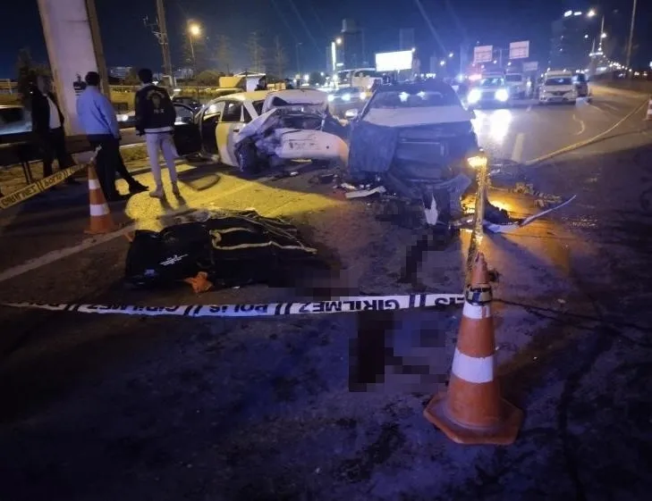 Kadıköy’de emniyet şeridinde duraklayan sürücüye arkadan gelen araç çarptı: 1 ölü