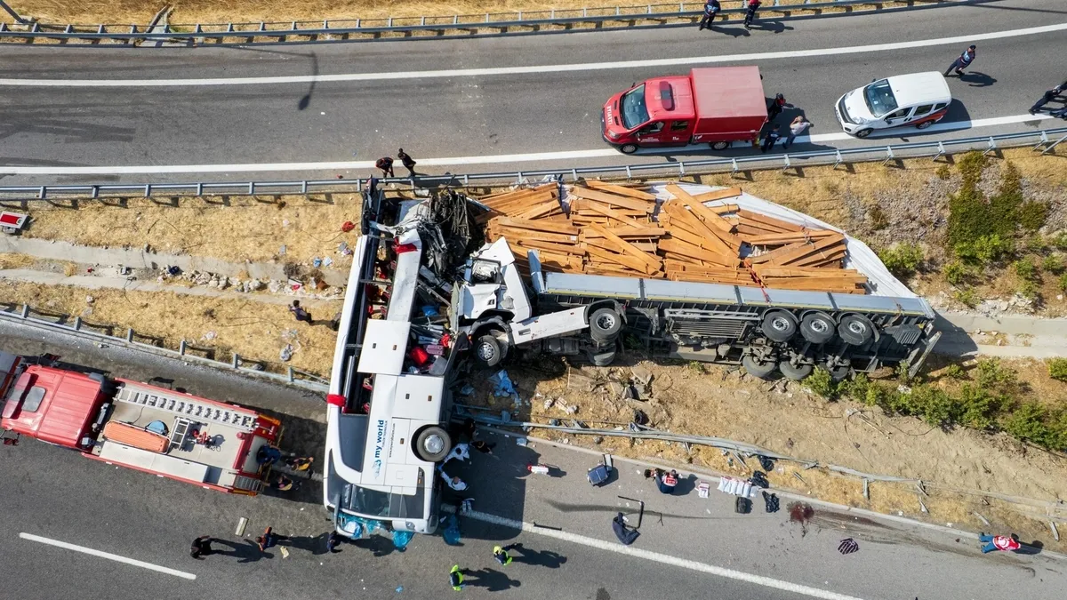 Tur firmasından 11 kişinin öldüğü kazada sorumsuz savunma: Suçu şoföre attılar!
