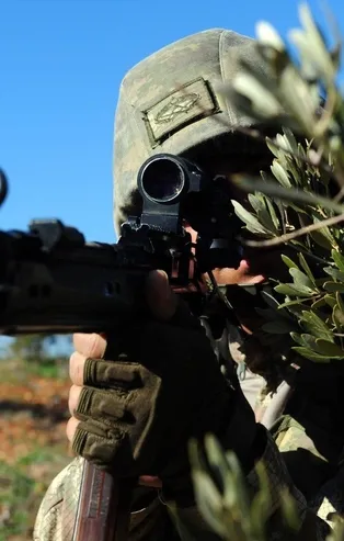 Son dakika: Fırat Kalkanı bölgesinde 4, Zeytin Dalı bölgesinde 2 PKK/YPG'li terörist gözaltına alındı