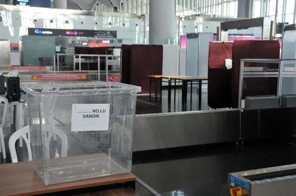 turkiye-secime-gidiyor-istanbul-havalimaninda-secim-sandiklari-kuruldu-1682434695292.jpeg Türkiye seçime gidiyor: istanbul Havalimanı'nda seçim sandıkları kuruldu!-2