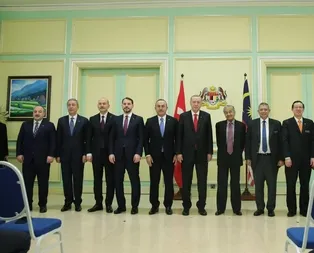 Bakan Albayrak Malezyadaki zirveyi böyle değerlendirdi