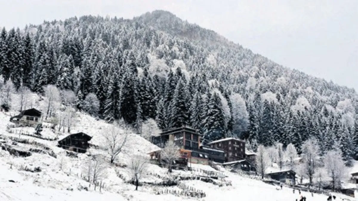 Doğu Anadolu beyaza büründü! Van’da kar 50 santimetreyi buldu