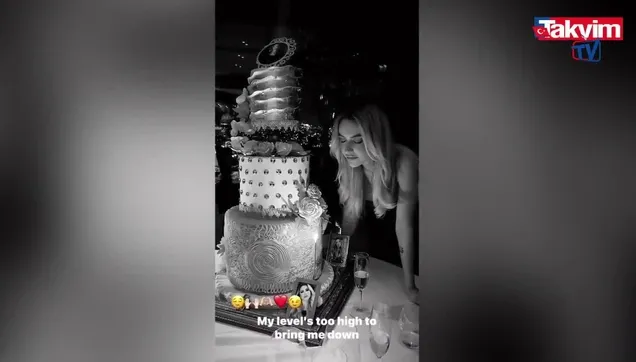 Hadise yeni yaşını böyle kutladı!