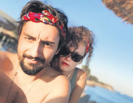 umut-evirgenle-bir-aydir-ask-yasayan-melisa-senolsun-sasirtti-bircok-yakisikli-oyuncuyu-1599695924151.jpg Umut Evirgen'le bir aydır aşk yaşayan Melisa Şenolsun şaşırttı! Birçok yakışıklı oyuncuyu...-2