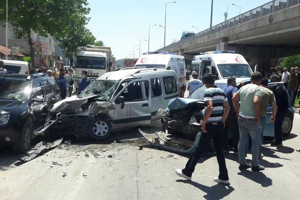 samsunda-tir-ile-otomobil-carpisti-cok-sayida-yarali-1626360538691.jpg Samsun'da tır ile otomobil çarpıştı: Çok sayıda yaralı-5