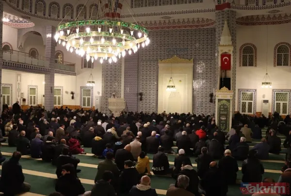 Deprem bölgesinde Miraç Kandili idrak edildi | Eller semaya açıldı! "İnşallah bir daha böyle acılar yaşamayız" - 29