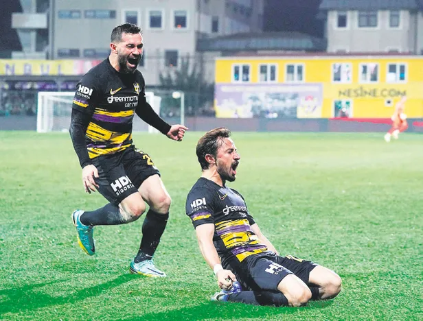 trabzonsporda-basarili-futbolcu-bakasetas-galibiyet-sozu-verdi-sivas-eli-bos-donecek-1666399326484.jpg Trabzonspor'da başarılı futbolcu Bakasetas, galibiyet sözü verdi: Sivas eli boş dönecek!-8