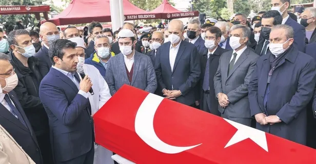 Milli Teknoloji Hamlesi'nin öncü ismi Özdemir Bayraktar, Fatih Camii'nden son yolculuğuna uğurlandı