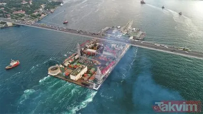 Dünyanın en büyük inşaat gemisi İstanbul Boğazı’ndan geçti