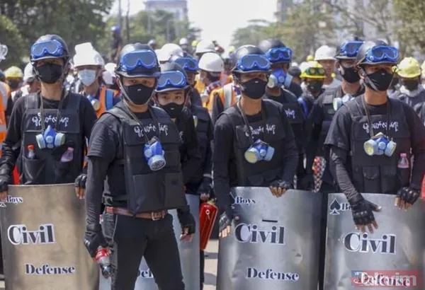 SON DAKİKA: Tarihe geçecek fotoğraf! Rahibe polislerin önüne kapanıp yalvardı - 13