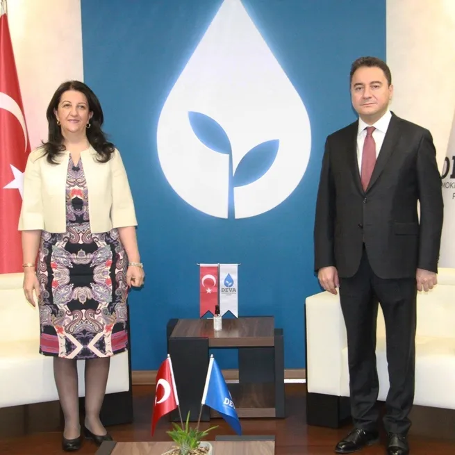 HDP’nin 3’üncü eş genel başkanı gibi davranıyor