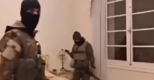 Halep'i ele geçiren muhalif güçler Esad'ın köşkünde! Çekmecelerden çıkan fotoğraflar sosyal medyaya yayıldı