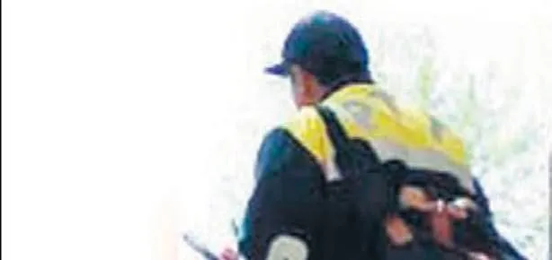 Bak postacı kaçıyor!