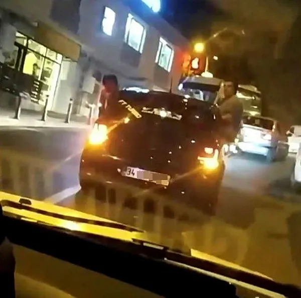 Kağıthane'de havaya ateş açan, trafiği tehlikeye düşüren 8 kişi yakalandı-5