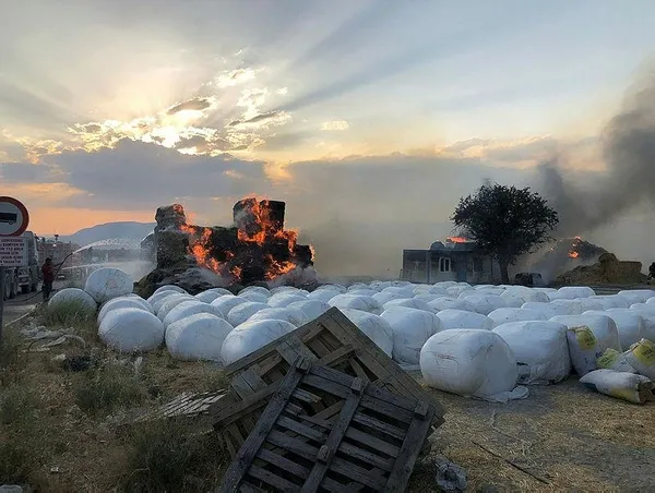 Son dakika: Burdur'da alevlere teslim olan tırın altından dram çıktı! Bugün almıştı İzmir'den...-4