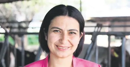 İzmir'in Kirazlı İlçesi'nde Saliha Özçınar yeniden seçildi