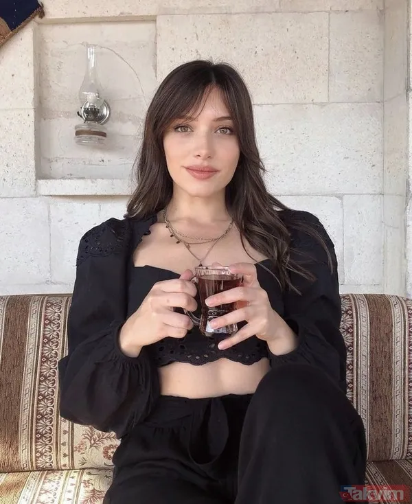 Lise Eğitimini Başkent Ankara'da Tamamladı.