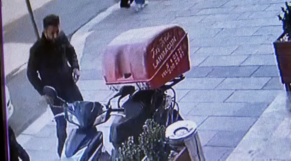 avcilarda-motosiklet-hirsizligi-kamerada-helal-para-bulunacagina-inaniyoruz-1667455942450.jpg Avcılar'da motosiklet hırsızlığı kamerada! 'Helal para bulunacağına inanıyoruz'-4