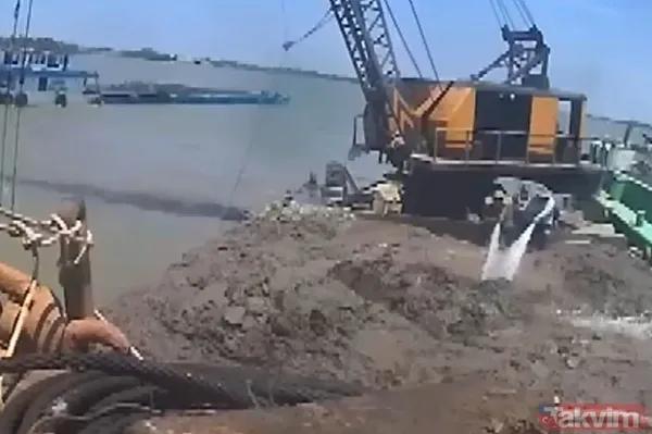 Operatör ölümden kıl payı kurtuldu! Saniyeler içerisinde dehşeti yaşadılar... Nehirden toprak çıkarırken... - 1