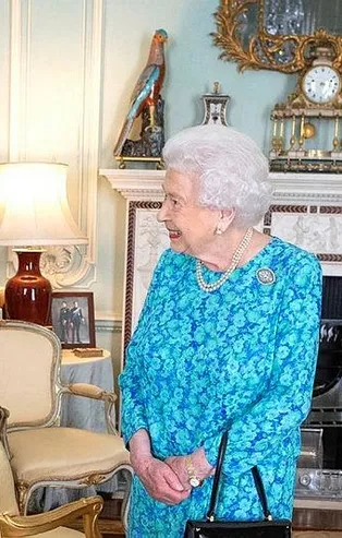 Son dakika: İngiltere Kraliçesi Elizabeth'ten 'Boris Johnson' mesajı
