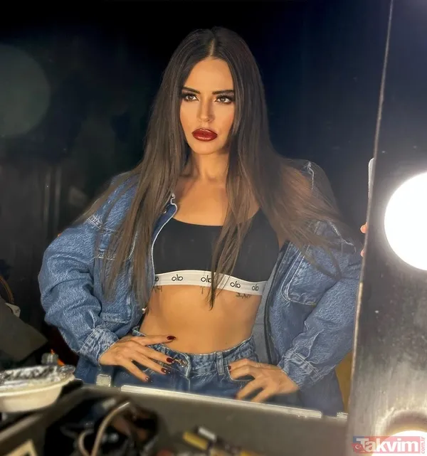 41'lik Simge Sağın bikinili pozunu yayınladı! Tuvaletten paylaşım yapan Simge sosyal medyayı ikiye böldü! Herkes aynı şeyi merak etti - 3