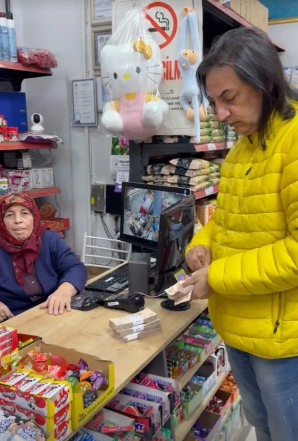 sarkici-celik-konyada-borc-defterini-kapatti-bakkal-kapisindaki-not-1775742104644.jpg Şarkıcı Çelik Konya'da borç defterini kapattı! Bakkal kapısındaki not!-4
