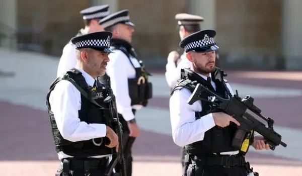 Kraliçe 2. Elizabeth son yolculuğuna uğurlandı! Aziz George Şapeli'nde defnedildi-17