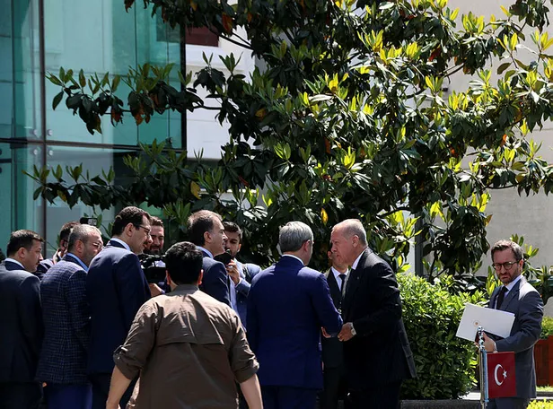 Son dakika: Başkan Erdoğan AK Parti İstanbul İl Başkanlığı'nda-1