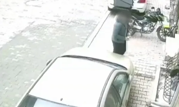 istanbul-esenyurtta-sokak-ortasina-buyuk-tuvaletini-yapti-o-anlar-kamerada-1638789408277.jpg İstanbul Esenyurt'ta sokak ortasına büyük tuvaletini yaptı! O anlar kamerada-15