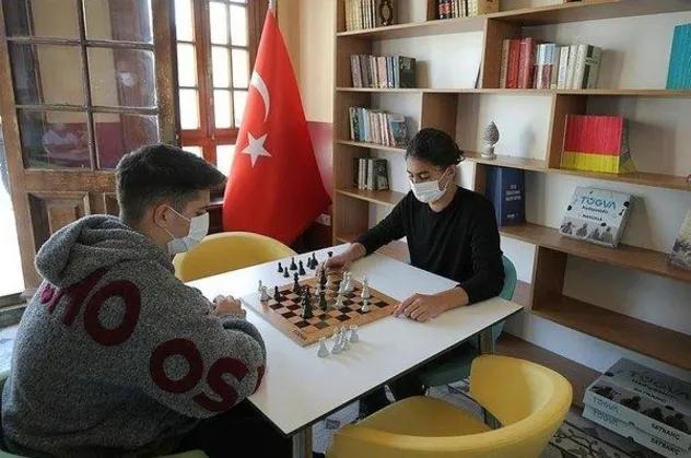 CHP tarafından işgal edilen TÜGVA kapılarını yeniden öğrencilere açtı