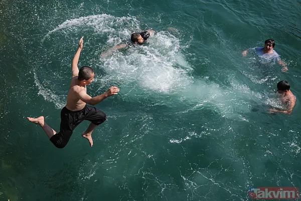 Ümraniye'de Hava Sıcaklığı Ve Hissedilen Sıcaklık 24,7 Olmasına Karşılık Nem Oranı Yüzde 90 Olarak Ölçüldü. Üsküdar'da Hava Sıcaklığı 25,7, Hissedilen Sıcaklık...