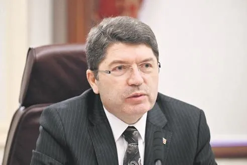 Faruk Koca'nın hakem Halil Umut Meler'e attığı yumruk Türk futbolunu tüm dünyaya rezil etti-9