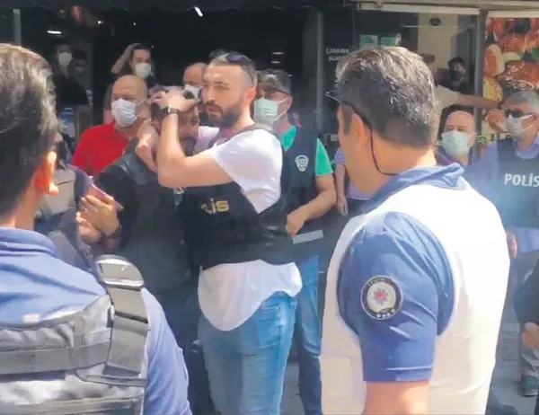 İzmir'de HDP binasına saldıran saldırgan Deniz Poyraz'ı kurşunladı-3